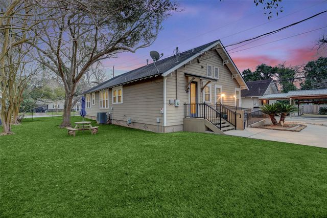 206 Brooks Street, Sugar Land, TX 77478