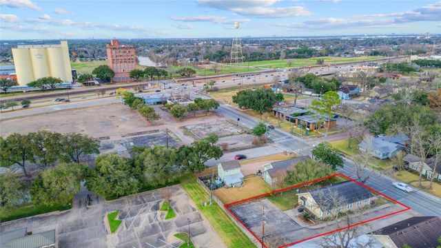 206 Brooks Street, Sugar Land, TX 77478