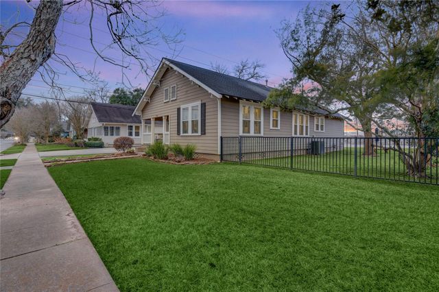 206 Brooks Street, Sugar Land, TX 77478