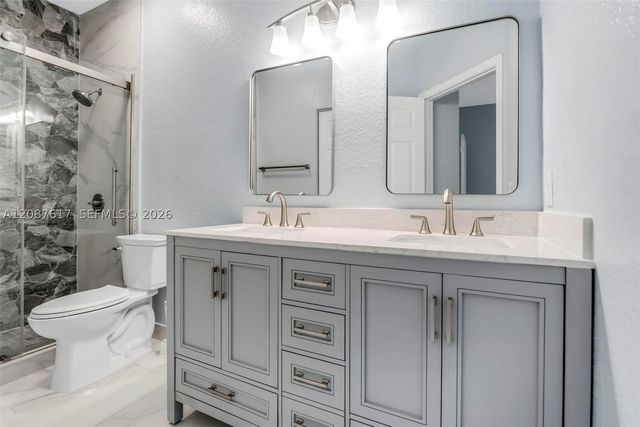 8870 N Isles Cir, Tamarac, FL 33321