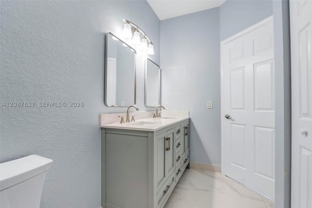 8870 N Isles Cir, Tamarac, FL 33321