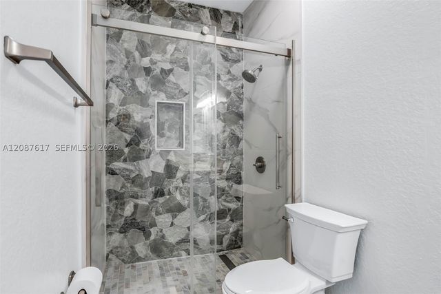 8870 N Isles Cir, Tamarac, FL 33321