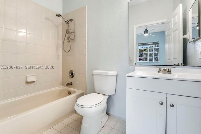 8870 N Isles Cir, Tamarac, FL 33321