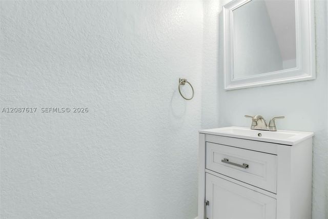 8870 N Isles Cir, Tamarac, FL 33321