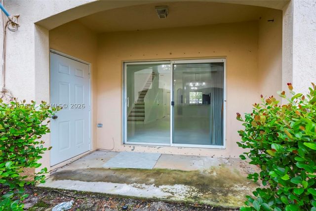 8870 N Isles Cir, Tamarac, FL 33321