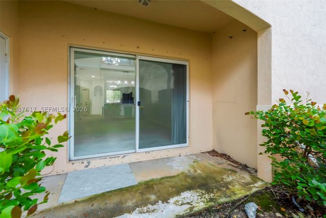 8870 N Isles Cir, Tamarac, FL 33321