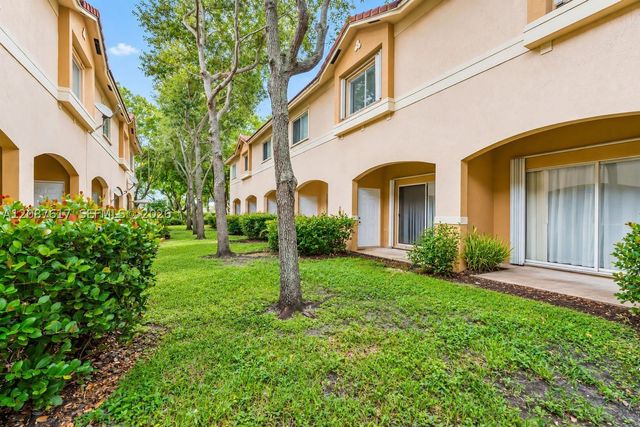8870 N Isles Cir, Tamarac, FL 33321