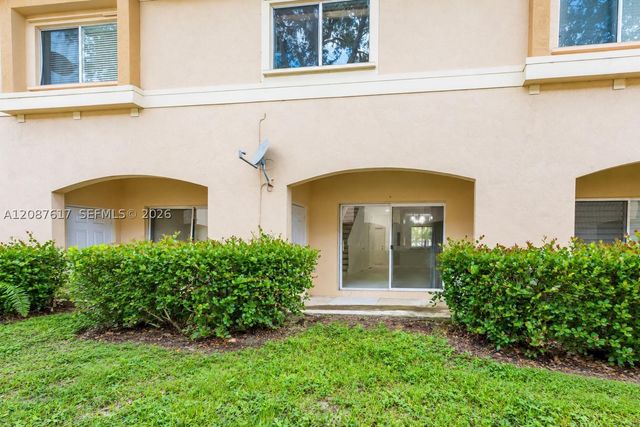 8870 N Isles Cir, Tamarac, FL 33321