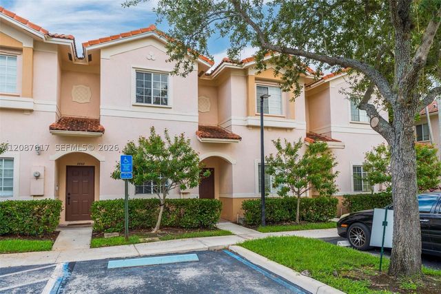 8870 N Isles Cir, Tamarac, FL 33321