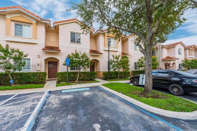 8870 N Isles Cir, Tamarac, FL 33321