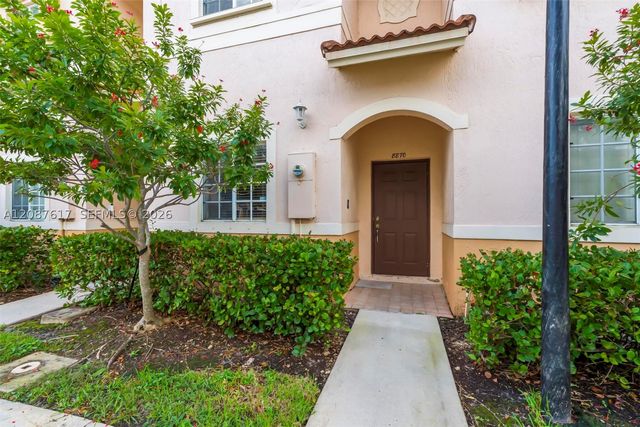 8870 N Isles Cir, Tamarac, FL 33321