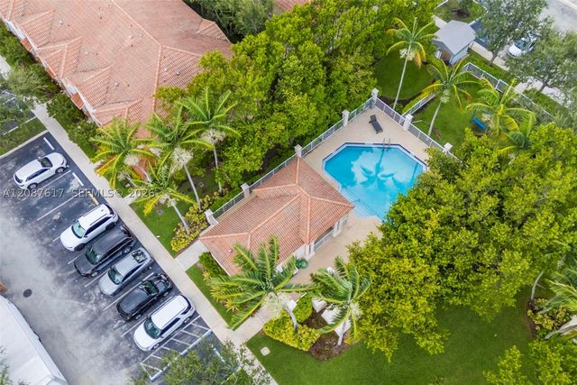 8870 N Isles Cir, Tamarac, FL 33321