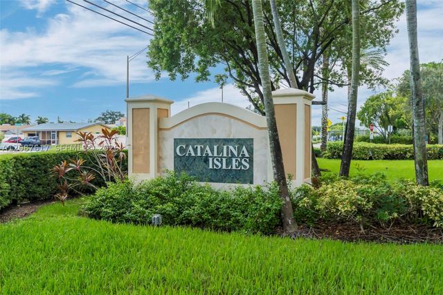 8870 N Isles Cir, Tamarac, FL 33321