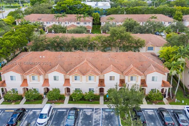 8870 N Isles Cir, Tamarac, FL 33321