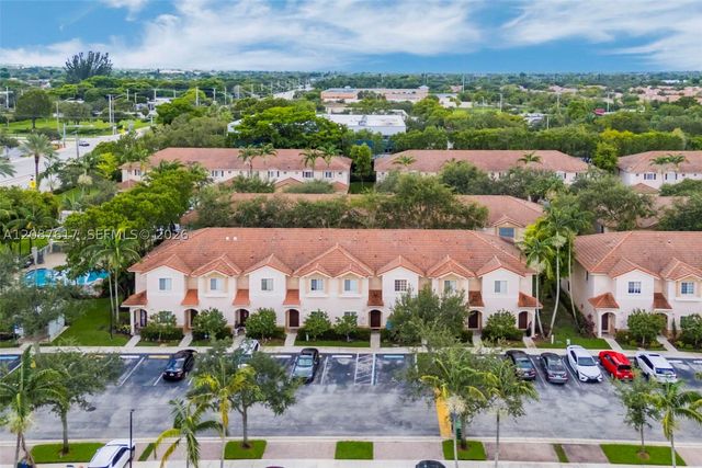 8870 N Isles Cir, Tamarac, FL 33321