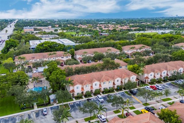 8870 N Isles Cir, Tamarac, FL 33321