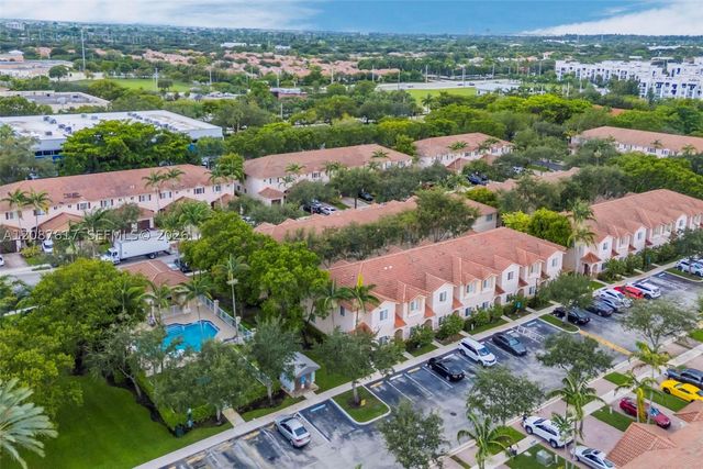 8870 N Isles Cir, Tamarac, FL 33321