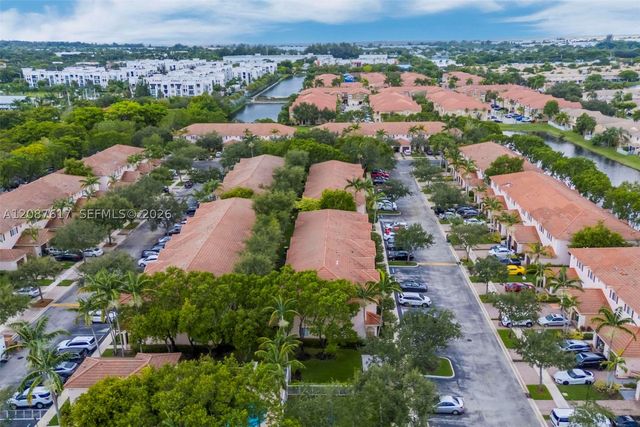 8870 N Isles Cir, Tamarac, FL 33321
