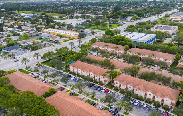 8870 N Isles Cir, Tamarac, FL 33321