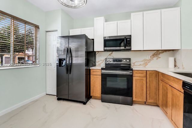 8870 N Isles Cir, Tamarac, FL 33321