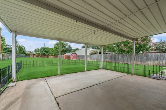 2132 Meandering Drive, Irving, TX 75060