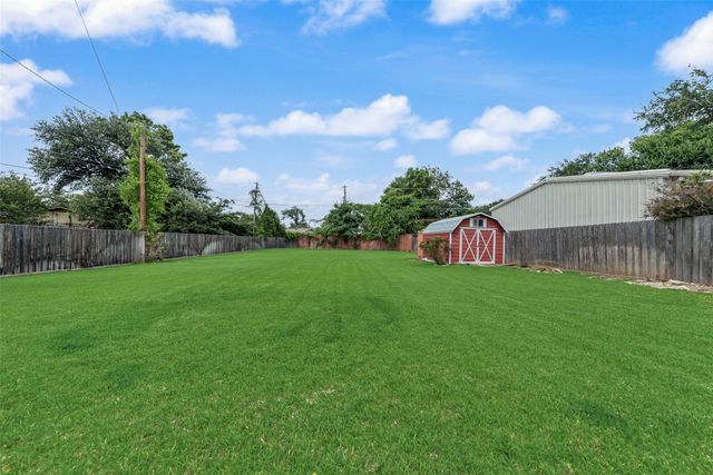 2132 Meandering Drive, Irving, TX 75060
