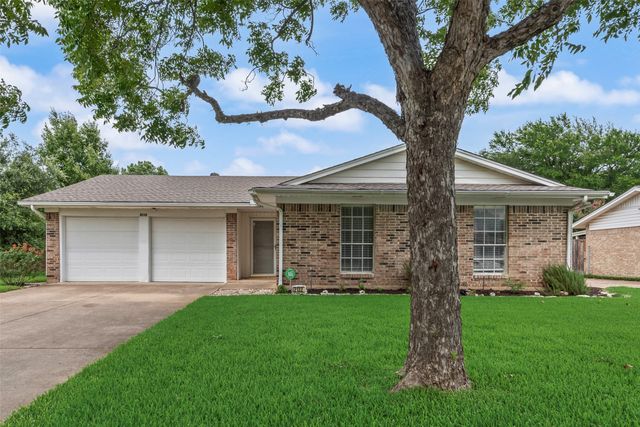 2132 Meandering Drive, Irving, TX 75060