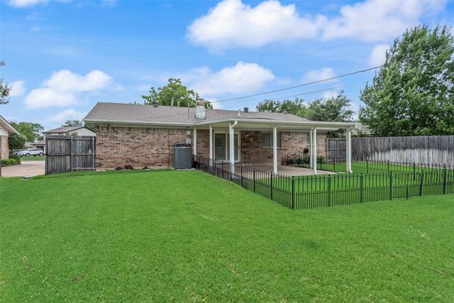 2132 Meandering Drive, Irving, TX 75060