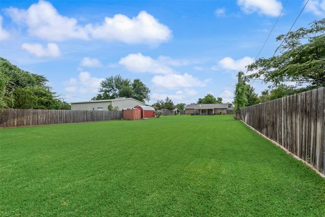 2132 Meandering Drive, Irving, TX 75060