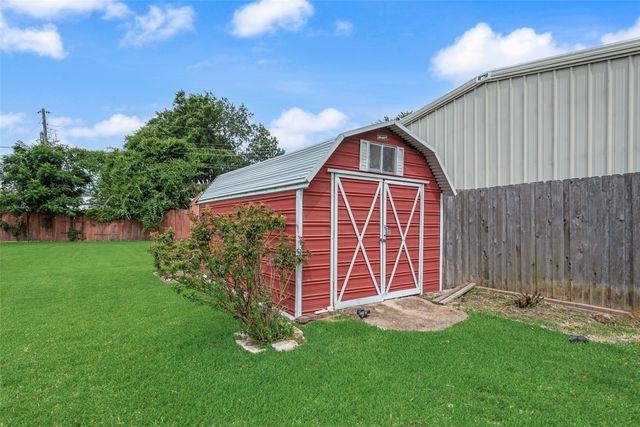 2132 Meandering Drive, Irving, TX 75060