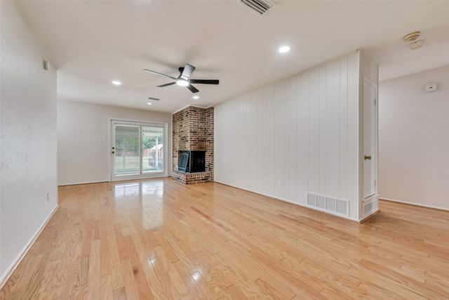 2132 Meandering Drive, Irving, TX 75060