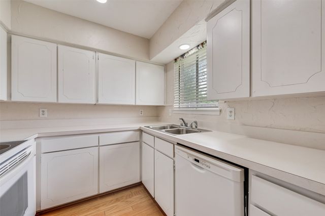 2132 Meandering Drive, Irving, TX 75060
