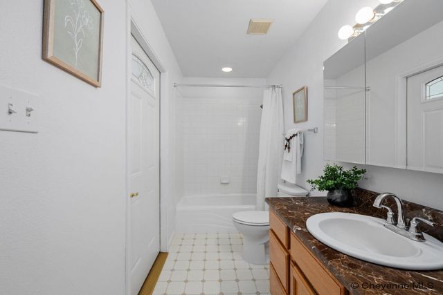 3104 HOLLAND CT, Cheyenne, WY 82009