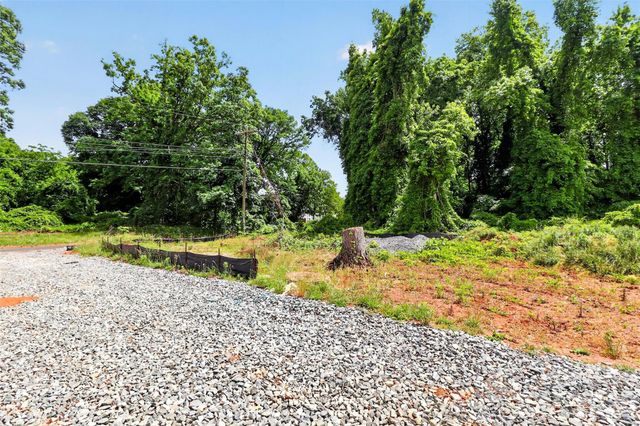 3000+3050 Sloan Drive, Charlotte, NC 28208