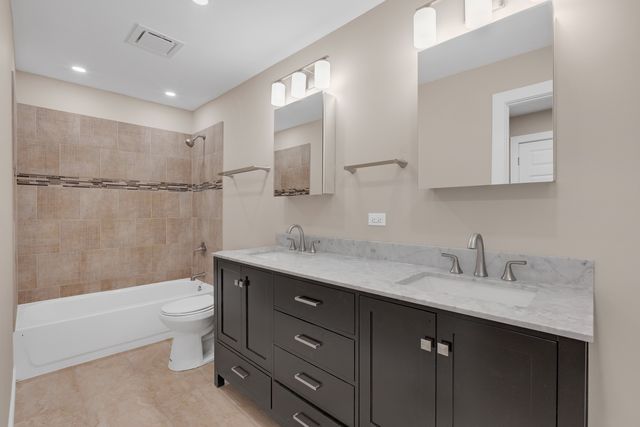 1055 N Bluebonnet Lane, Hoffman Estates, IL 60169