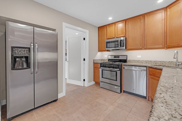 1055 N Bluebonnet Lane, Hoffman Estates, IL 60169