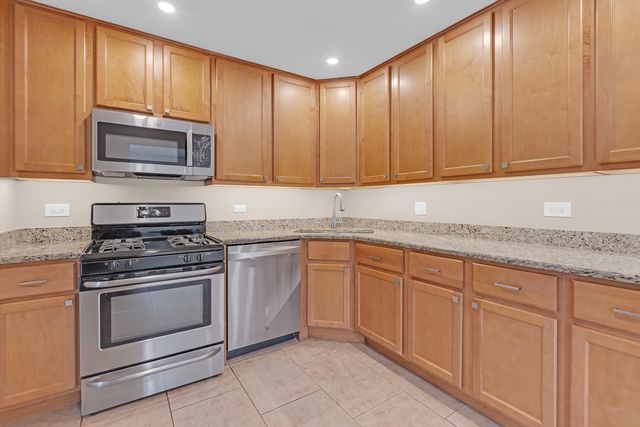 1055 N Bluebonnet Lane, Hoffman Estates, IL 60169