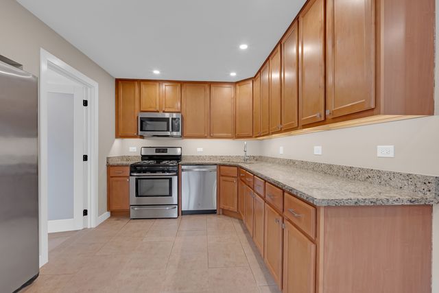 1055 N Bluebonnet Lane, Hoffman Estates, IL 60169