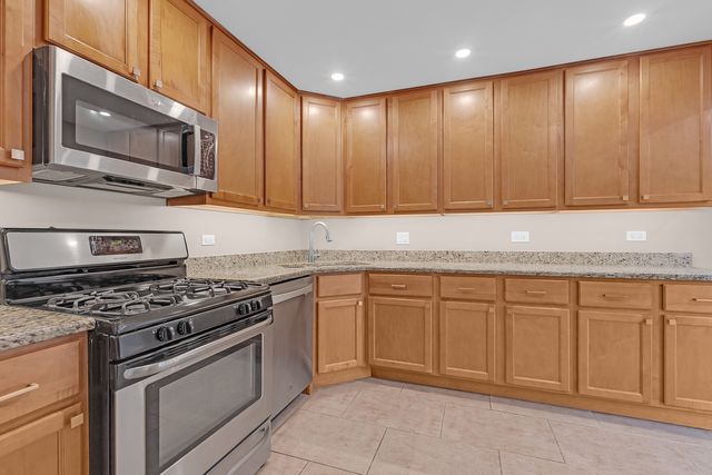 1055 N Bluebonnet Lane, Hoffman Estates, IL 60169