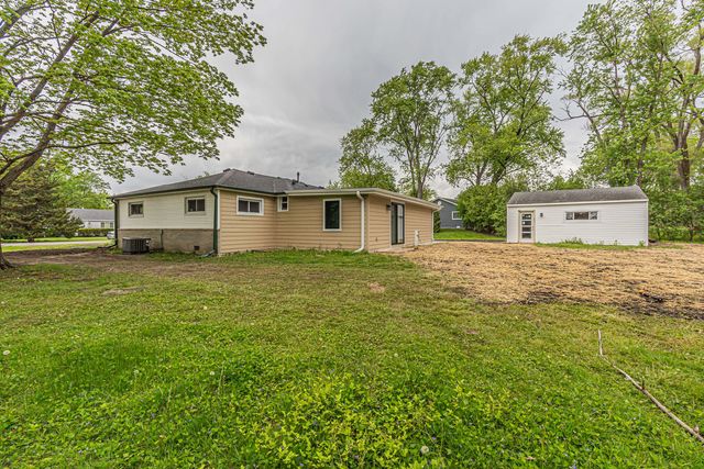 1055 N Bluebonnet Lane, Hoffman Estates, IL 60169