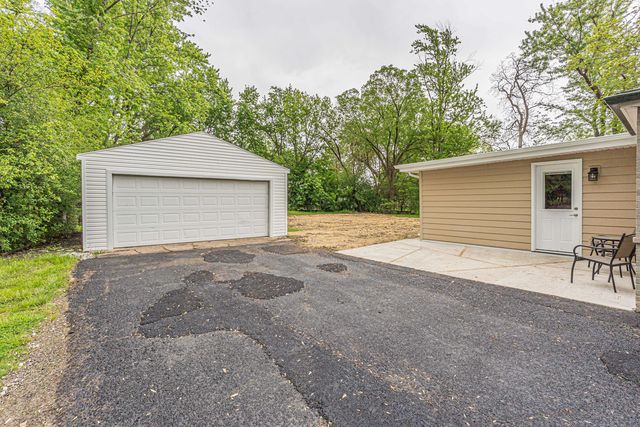1055 N Bluebonnet Lane, Hoffman Estates, IL 60169