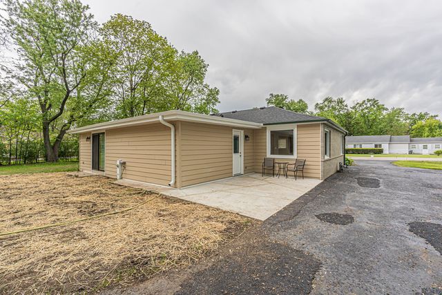 1055 N Bluebonnet Lane, Hoffman Estates, IL 60169