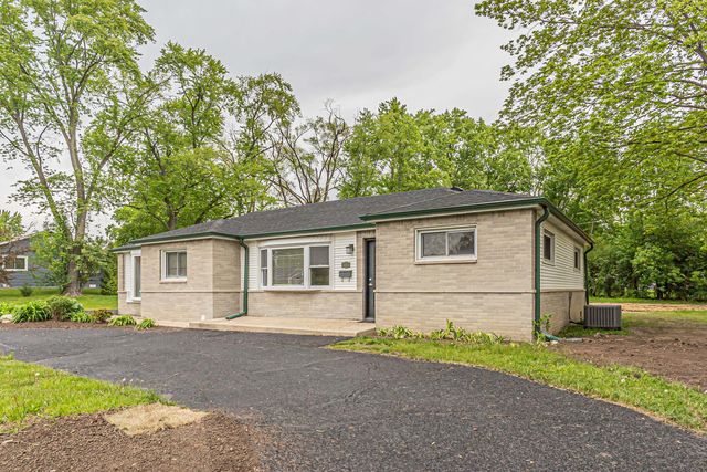 1055 N Bluebonnet Lane, Hoffman Estates, IL 60169