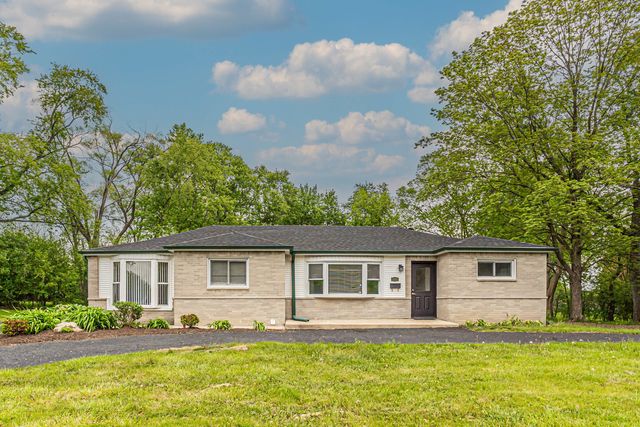 1055 N Bluebonnet Lane, Hoffman Estates, IL 60169