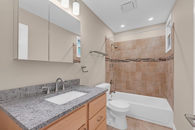1055 N Bluebonnet Lane, Hoffman Estates, IL 60169