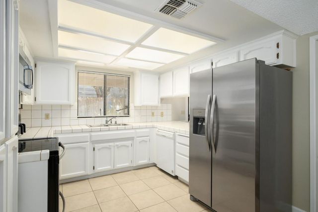 9255 N Recreation Avenue, Fresno, CA 93720