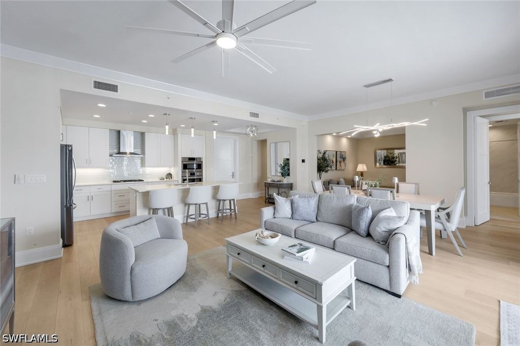 1135 3rd AVE S 518, Naples, FL 34102