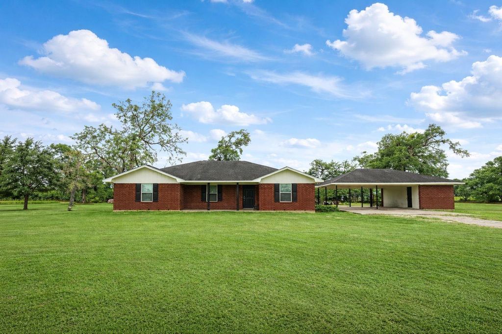 3535 Peach Creek Drive, Wharton, TX 77488
