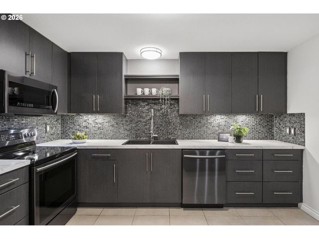 16250 PACIFIC Hwy, Lake Oswego, OR 97034