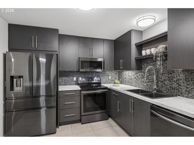 16250 PACIFIC Hwy, Lake Oswego, OR 97034